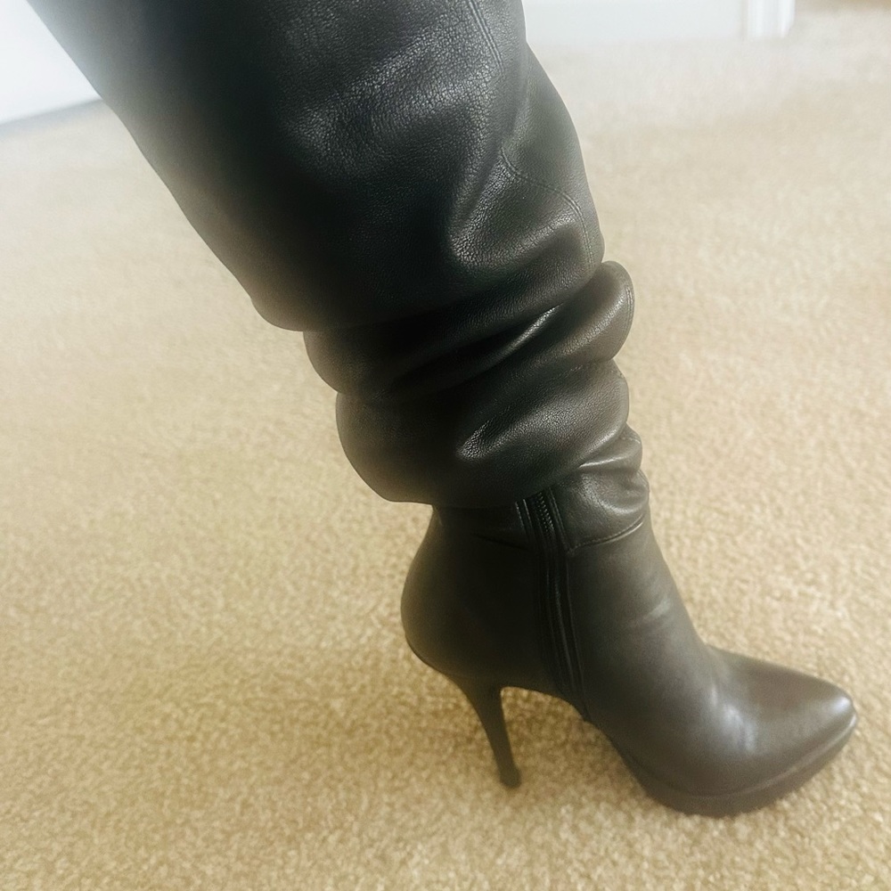 Preowned Vera Wang Thigh High Leather Boots Size 8